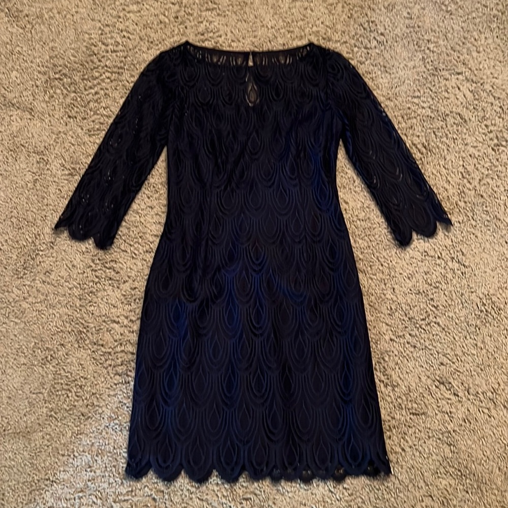 EUC Lilly Pulitzer Hera dress in Navy Feather lace, size 2